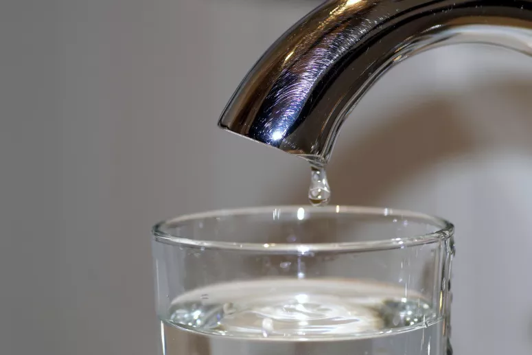 Quais os Benefícios de Consumir Água Alcalina