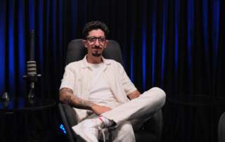 Guilherme a falar sobre a voz como instrumento de impacto no podcast VOA