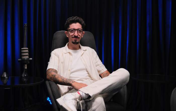 Guilherme a falar sobre a voz como instrumento de impacto no podcast VOA