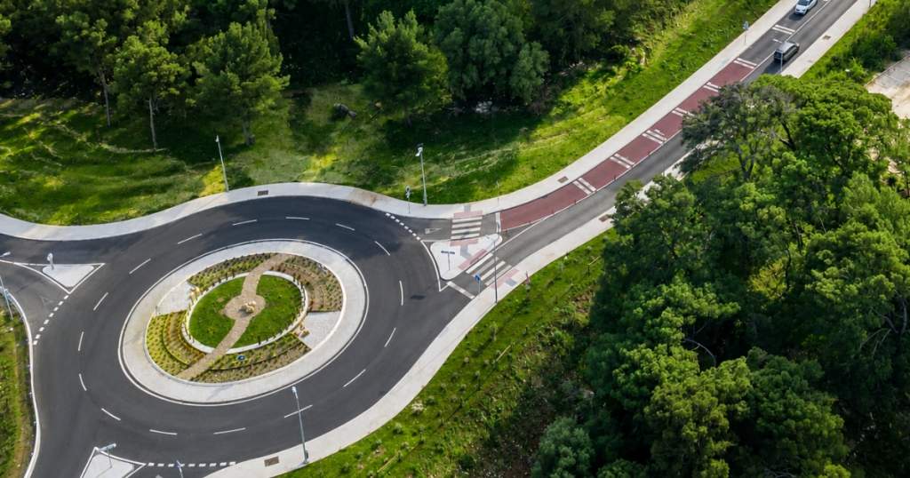 Unikonstroi, empresa de construção e infraestruturas.
